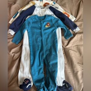 0-3 months, a set of 3 one pieces, and very well condition